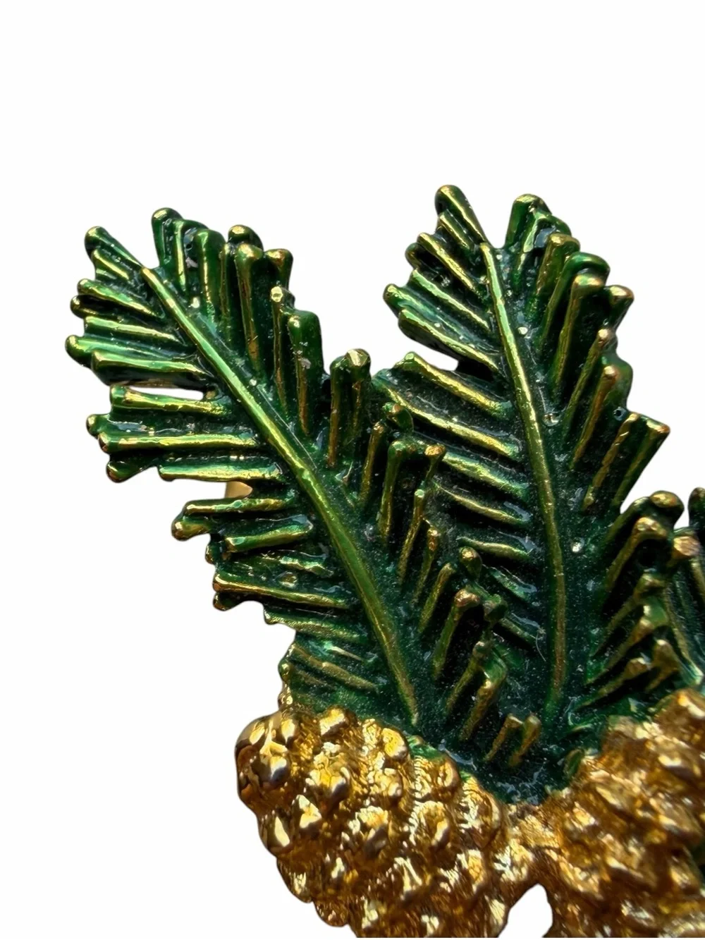 Beautiful Vintage GERRY'S Goldtone Enamel Pinecone Bow Brooch Pin